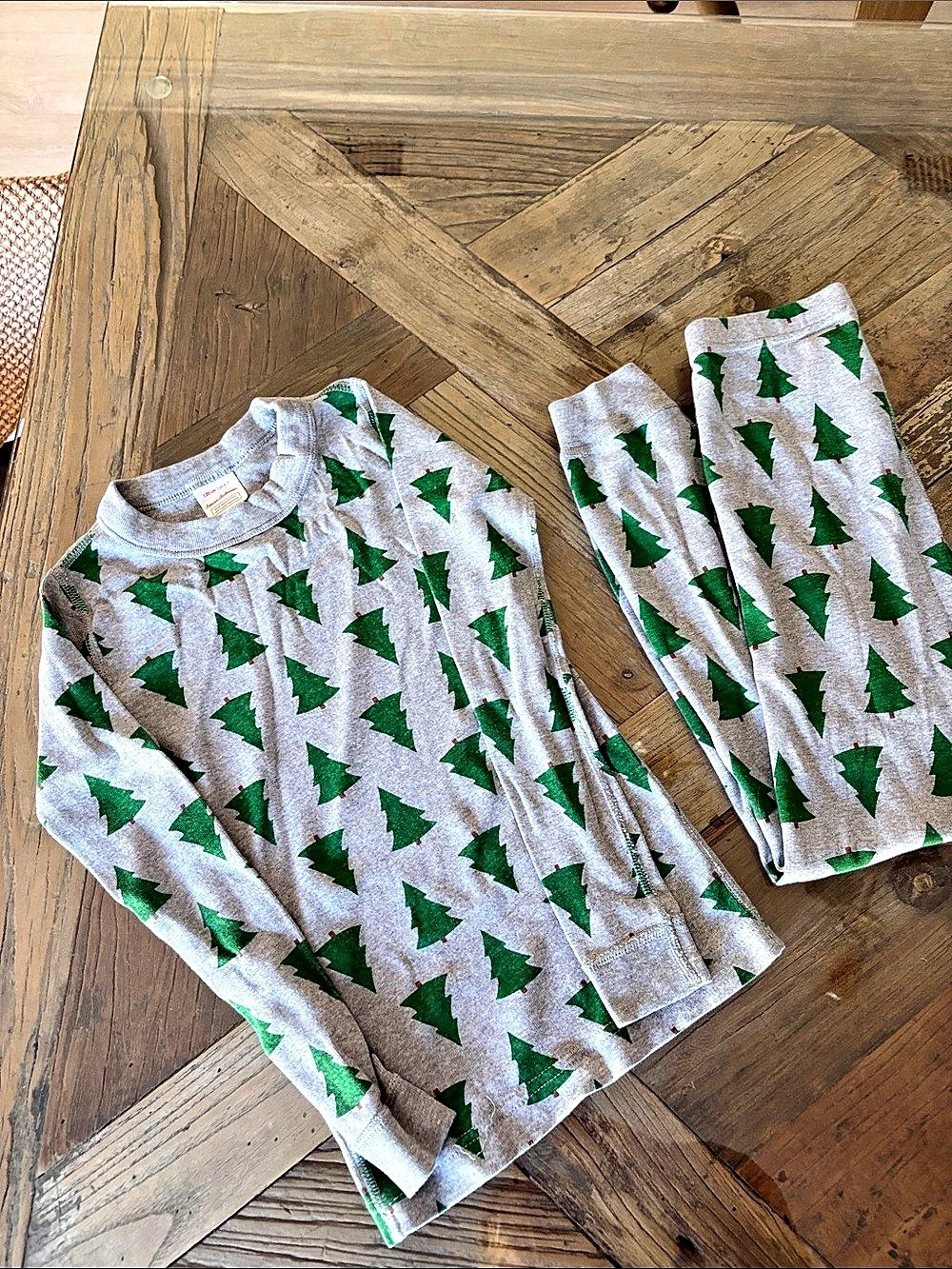 Hanna Andersson Holiday Long John Pajamas in Festive Forest / Trees Gray & Green